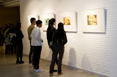 王華祥版畫展亮相愛(ài)慕美術(shù)館 回溯版畫之路，呈現(xiàn)藝術(shù)探索